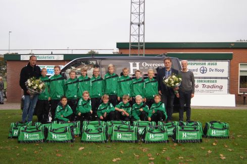 Nieuwe tassen en trainingspakken D1